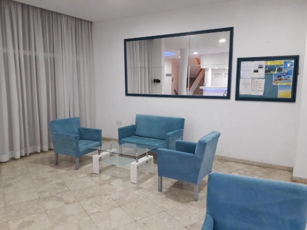 Boronia Hotel Apartments Larnaca Luaran gambar